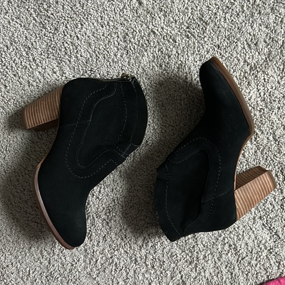 BRAND NEW UGG BLACK SUEDE ANKLE BOOTS SIZE 6 - Picture 4 of 6